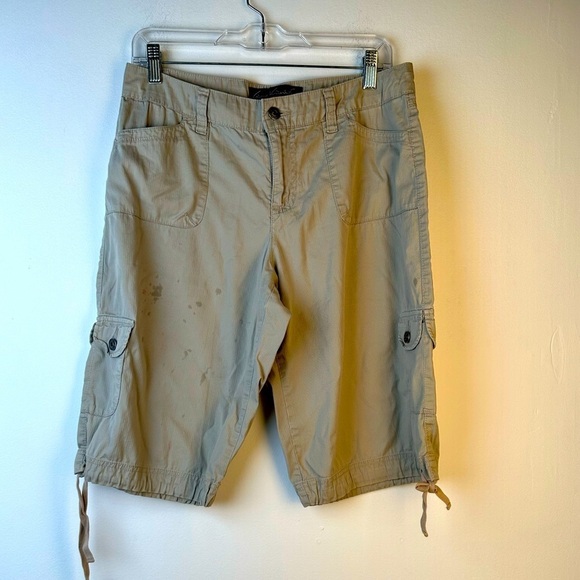 Gloria Vanderbilt Bermuda Shorts - Picture 1 of 3